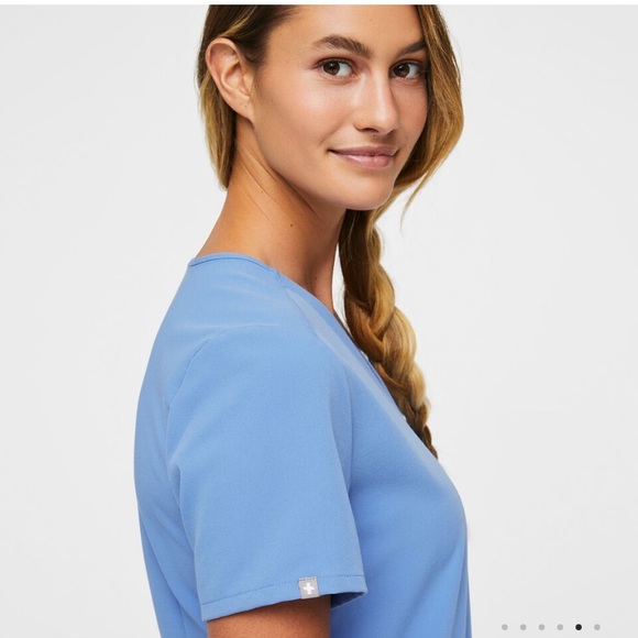 Casma Three-Pocket Scrub Top in Ceil Blue - Picture 5 of 10